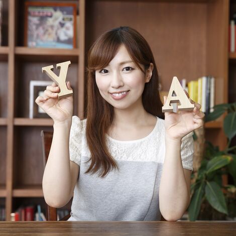 女性のスタッフ-min